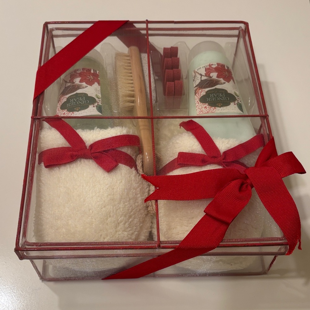 Ginger Pear Foot Care Gift Set with Slippers (7- piece set)